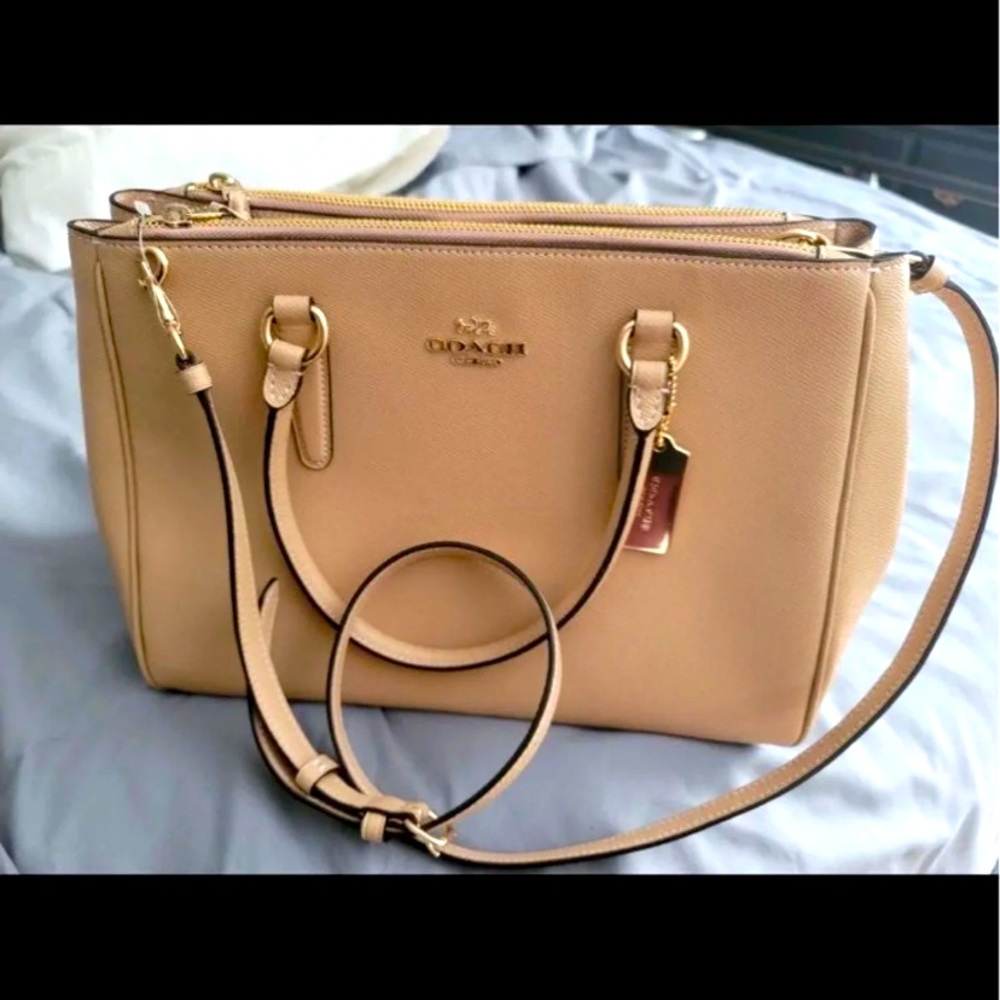 Coach purse and wallet matching set. Only used once. Tan and gold.